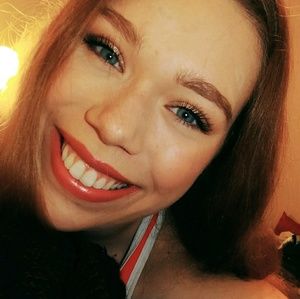 Meet your Posher, Hannah kay